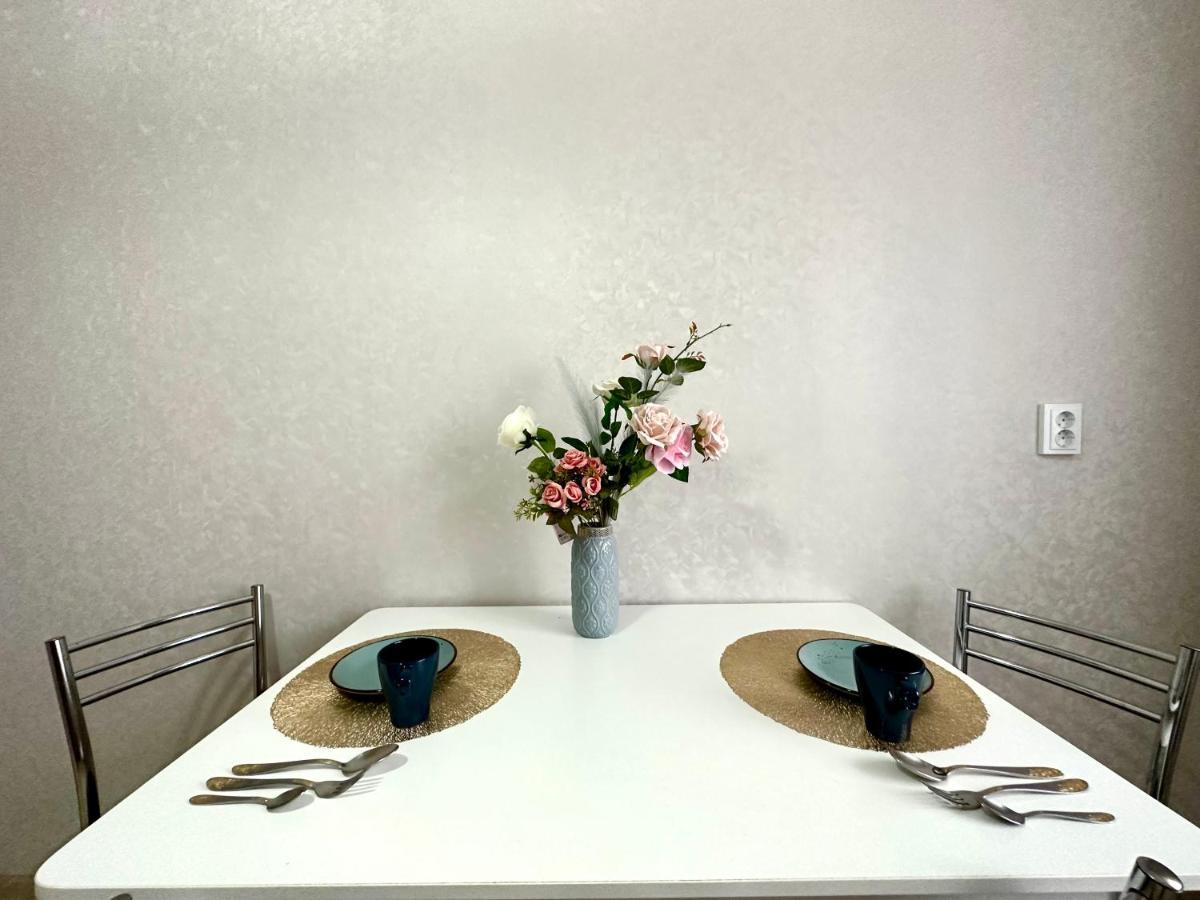 1 Комнатная Драмтеатр 1Bedroom Apartment Öskemen Bagian luar foto