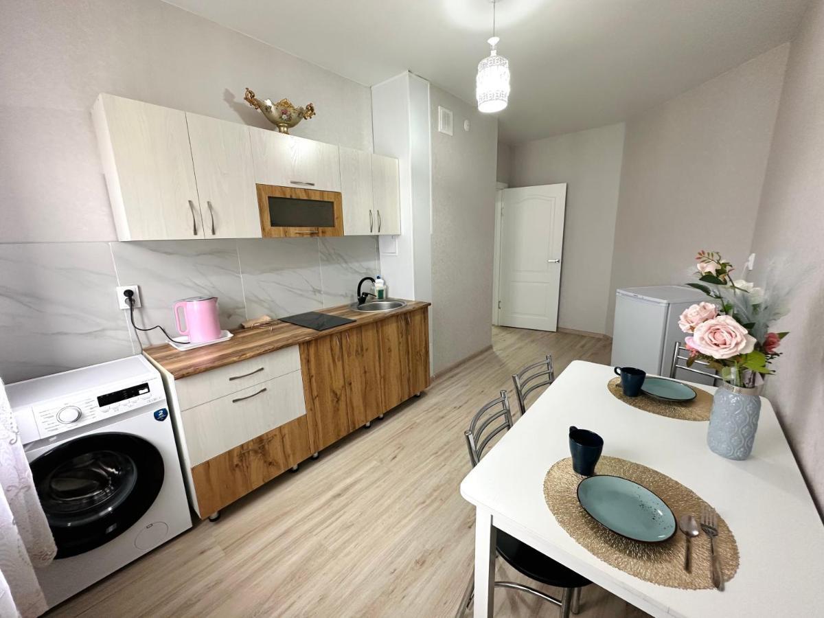 1 Комнатная Драмтеатр 1Bedroom Apartment Öskemen Bagian luar foto