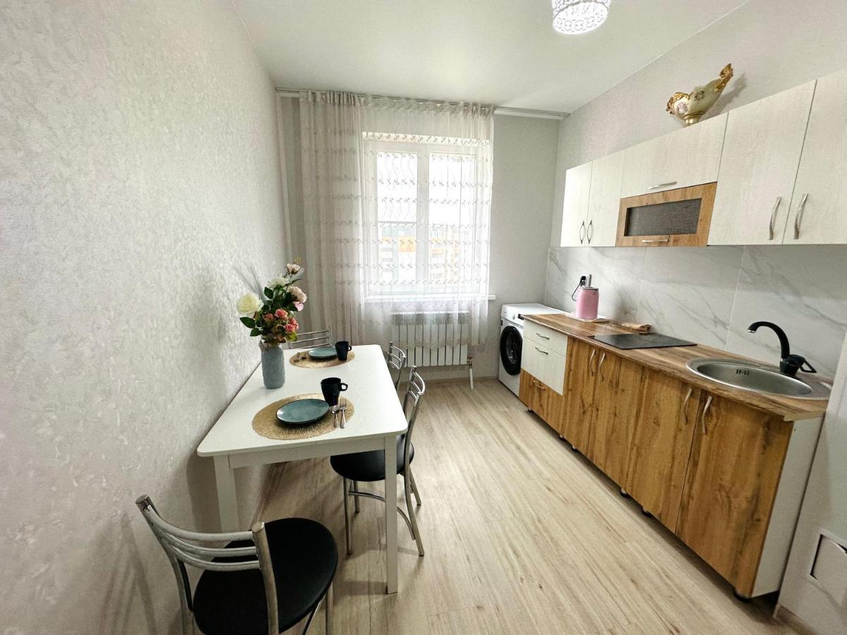 1 Комнатная Драмтеатр 1Bedroom Apartment Öskemen Bagian luar foto