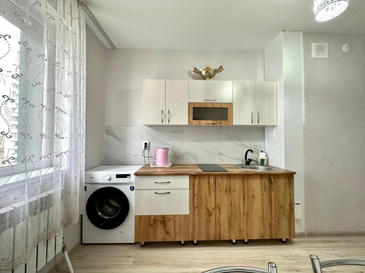 1 Комнатная Драмтеатр 1Bedroom Apartment Öskemen Bagian luar foto