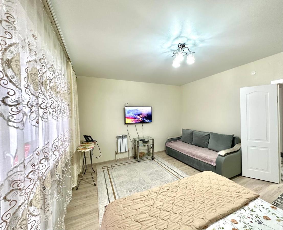 1 Комнатная Драмтеатр 1Bedroom Apartment Öskemen Bagian luar foto